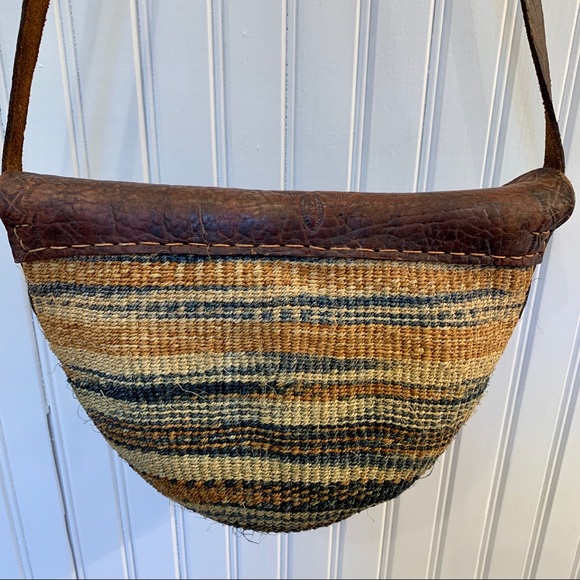 Vintage | Handwoven Small Basket Bag with Tooled Leather - Picture 2 of 7
